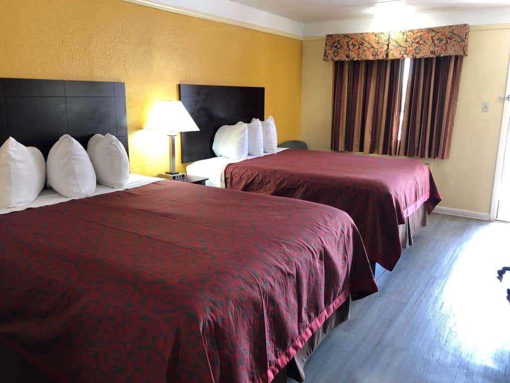 Days Inn By Wyndham Gainesville Eksteriør billede
