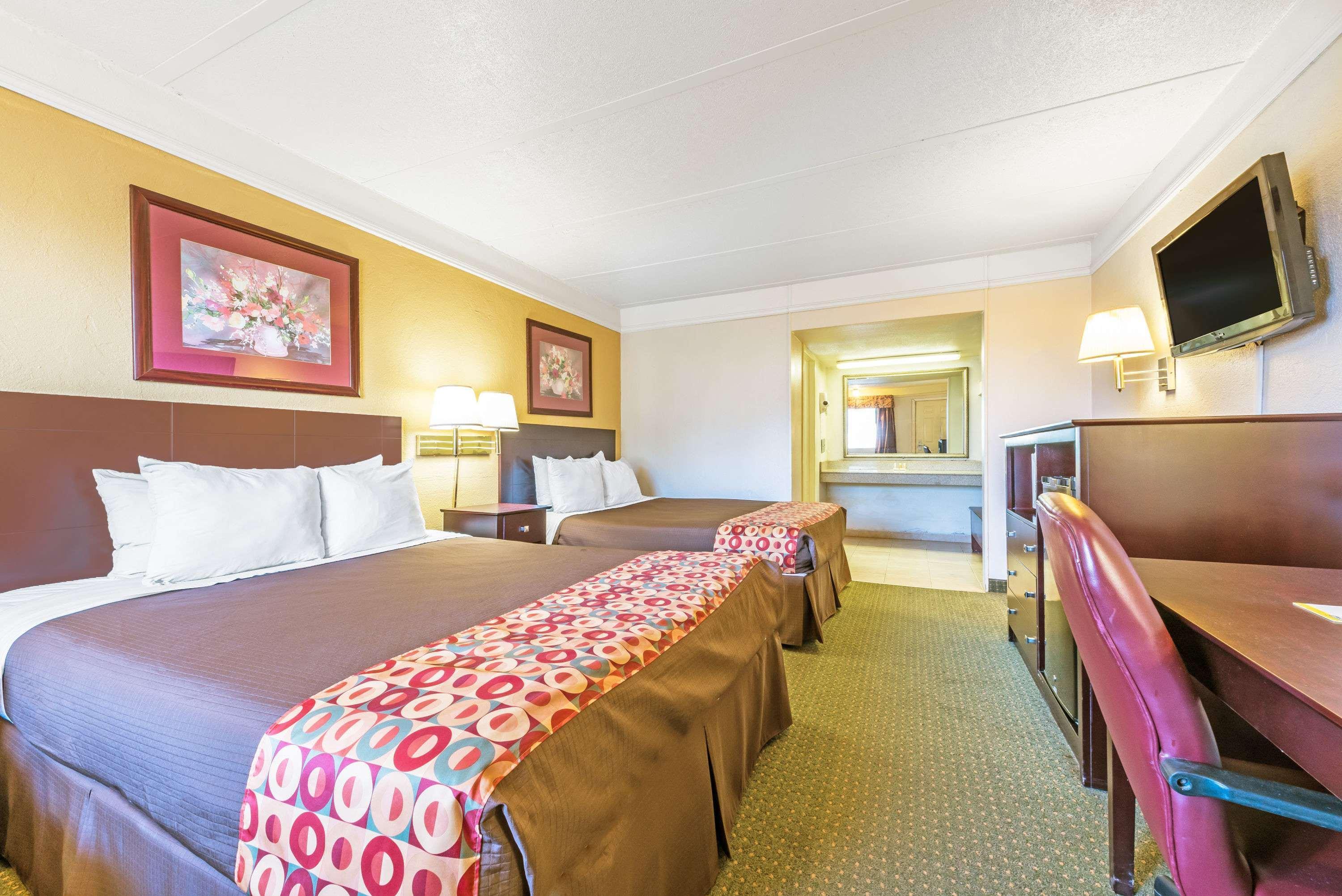 Days Inn By Wyndham Gainesville Eksteriør billede