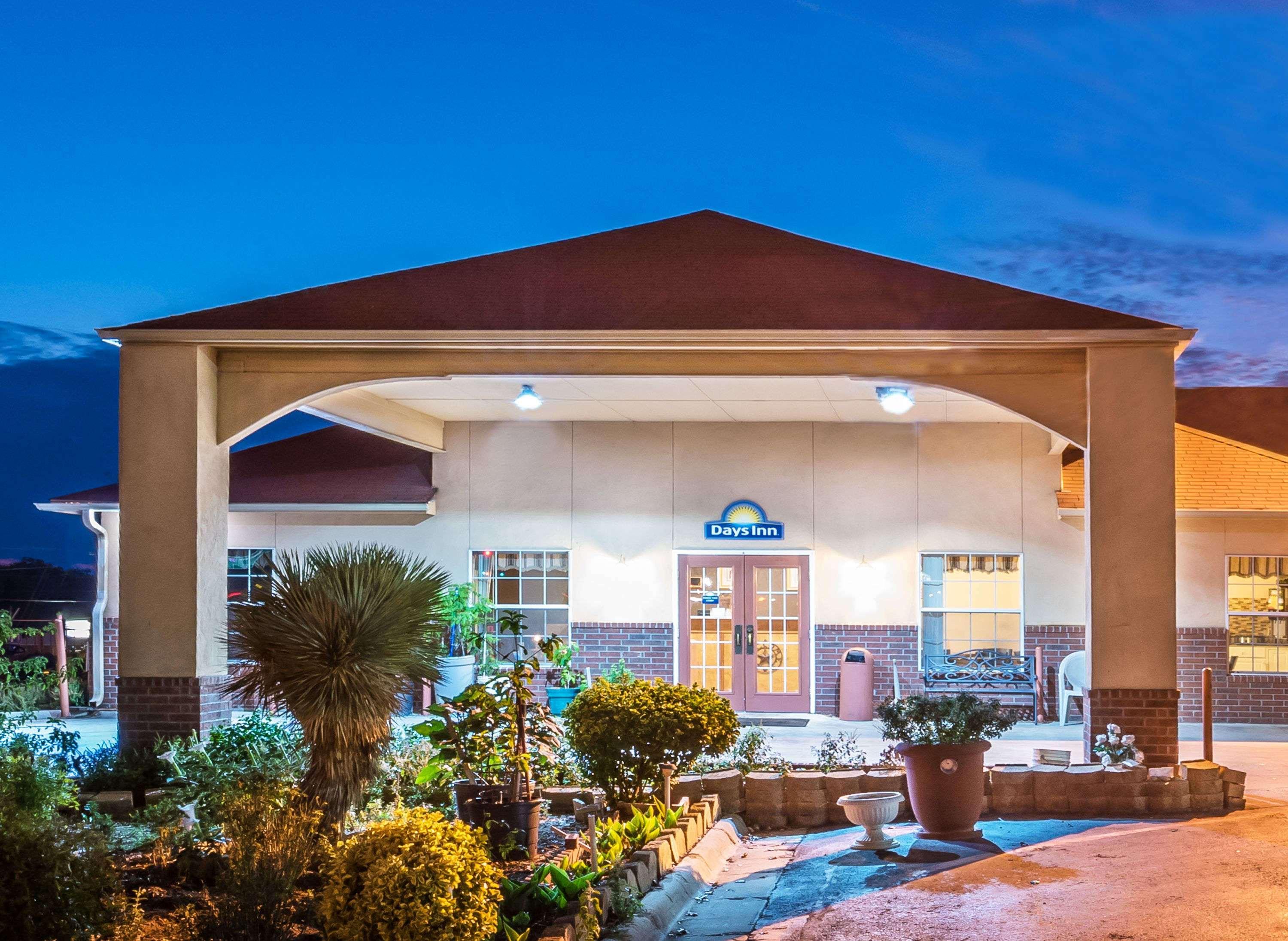 Days Inn By Wyndham Gainesville Eksteriør billede
