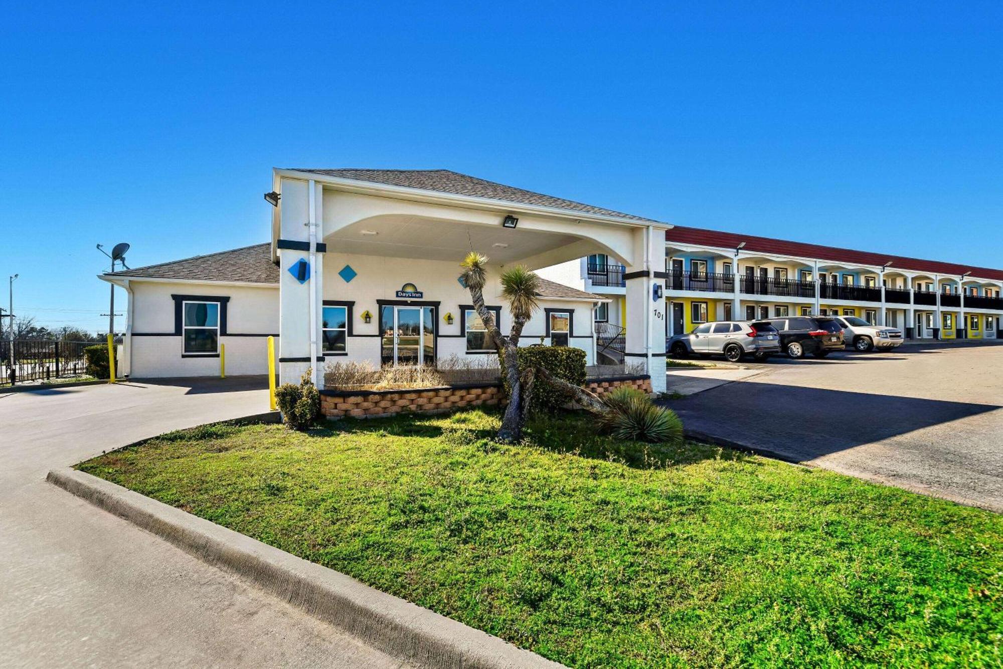 Days Inn By Wyndham Gainesville Eksteriør billede