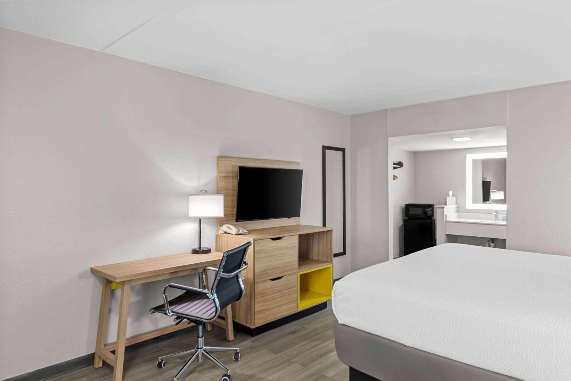 Days Inn By Wyndham Gainesville Eksteriør billede