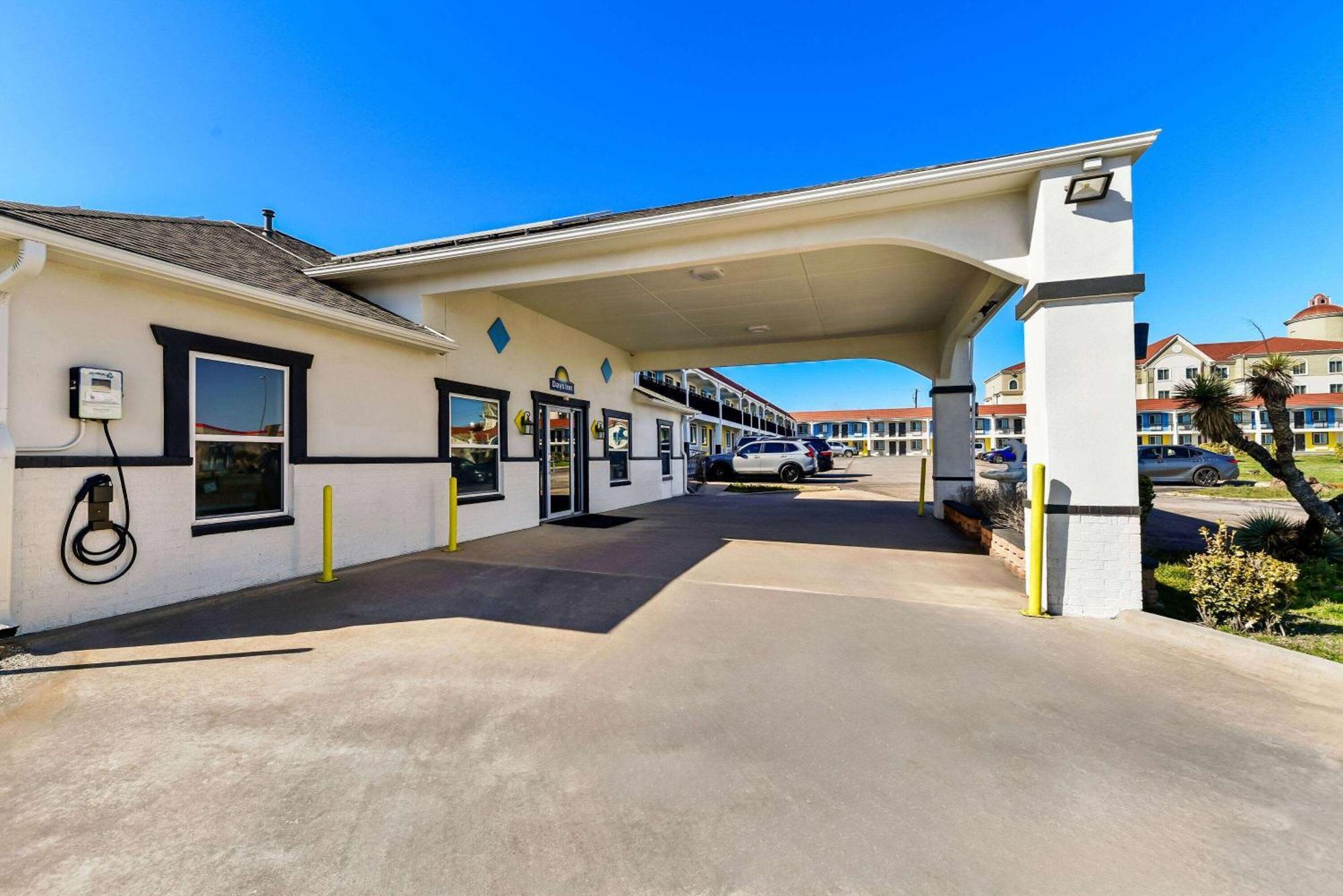 Days Inn By Wyndham Gainesville Eksteriør billede