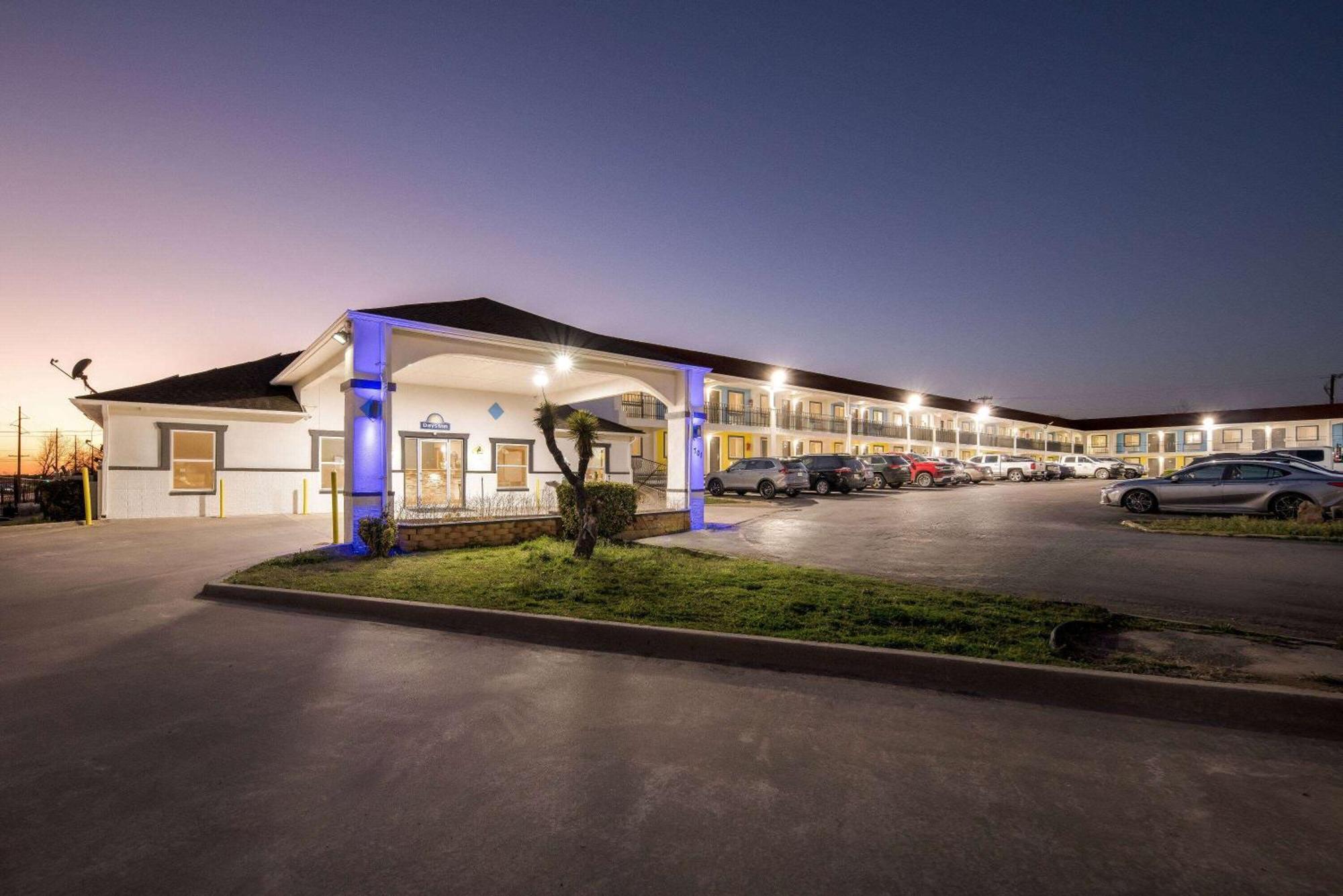 Days Inn By Wyndham Gainesville Eksteriør billede