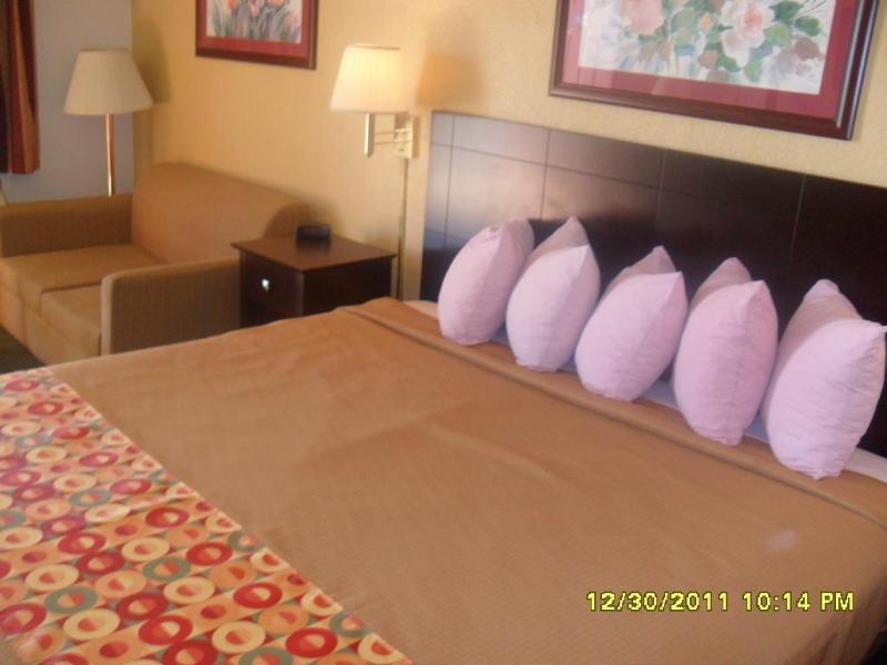 Days Inn By Wyndham Gainesville Eksteriør billede
