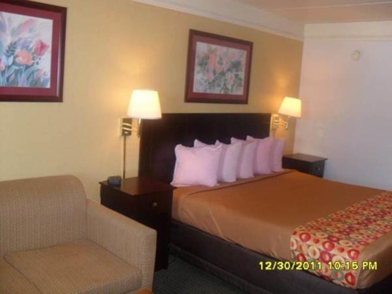 Days Inn By Wyndham Gainesville Eksteriør billede