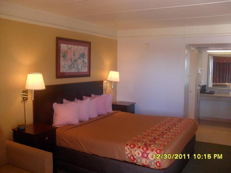 Days Inn By Wyndham Gainesville Eksteriør billede