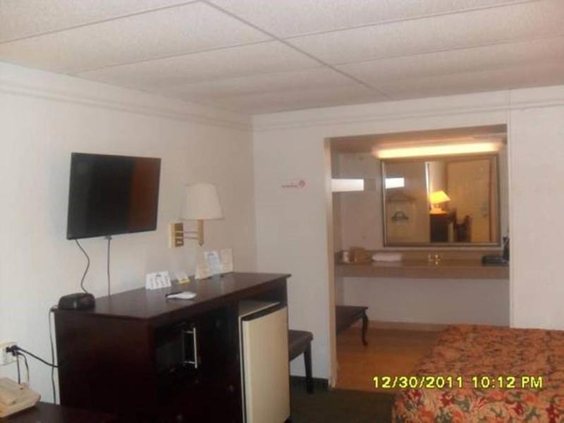 Days Inn By Wyndham Gainesville Eksteriør billede